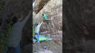 Video thumbnail of El plato, 7a. Bezas