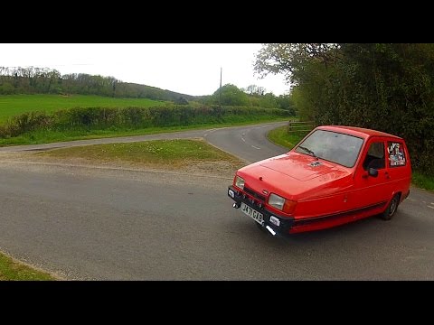 Reliant Robin goes WILD IN DORSET