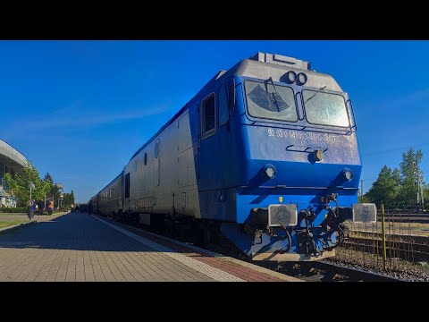 GM 64-1013-3 cu IR-N 1642 Baia Mare-Bucuresti Nord pleacă din gara Baia Mare