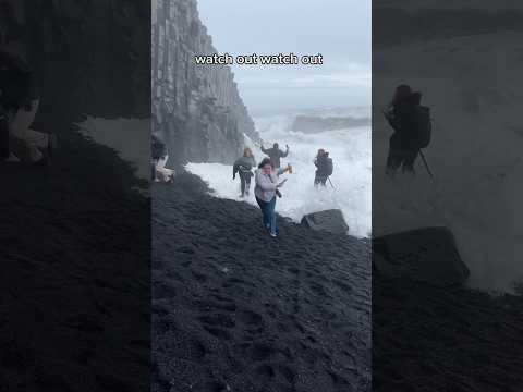 THE MOST DANGEROUS BEACH IN ICELAND😱 #blacksandbeach #icelandtravel