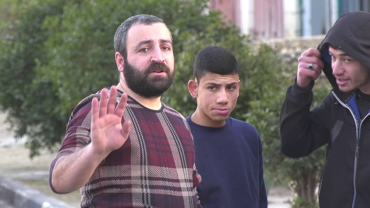 شاهد :الاسير  المحرر نصرالله ينصب خيمة اعتصام على مدخل مخيم عايدة للمطالبة باعادة راتبه المقطوع