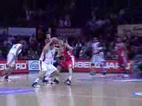 09 15-01-08 BCO-Nymburk - Davis pivoteert zich mooi tot onde