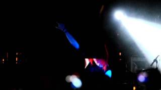 PARAMORE: Hayley Williams Singing, Crowd Sings Back (Aloha Tower, Hawaii 2011)