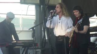 Steve Hackett- Genesis Eleventh Earl Of Mar Lyrics LIve CTTE 2013 Poolside