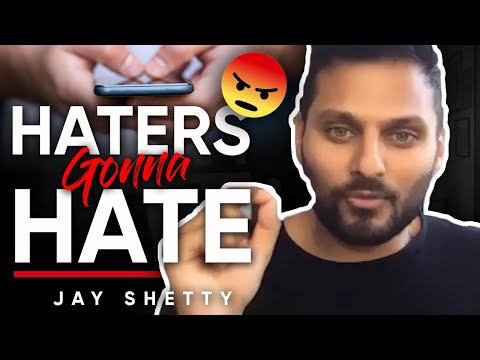 HATERS GONNA HATE: Jay Shettyは、彼が考えていることは、オンラインで批判に対処するための最良の方法であると説明しています。 (HATERS GONNA HATE: Jay Shetty Explains What He Thinks Is The Best Way To Deal With Criticism Online)