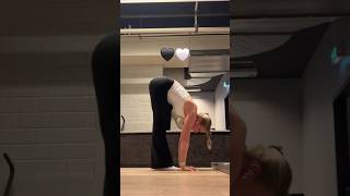 Best exercise Handstand press forever 🤍🖤.. #calisthenics #handstandpress #exercise #yoga