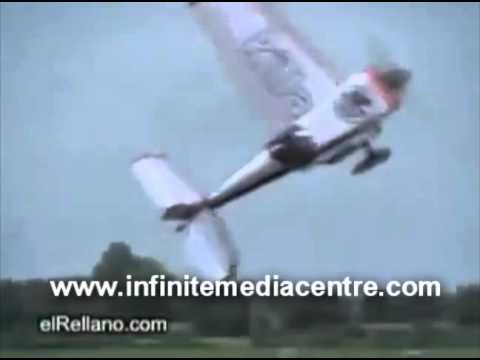 Airplane wing falls off mid flight Amazing Pilot Landing