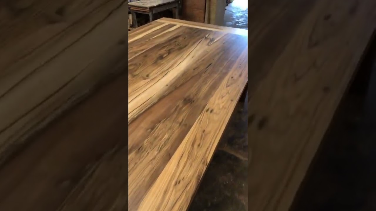 Mesa de jardín en madera maciza de guayuvira. Medidas: 3 metros x 120 cm