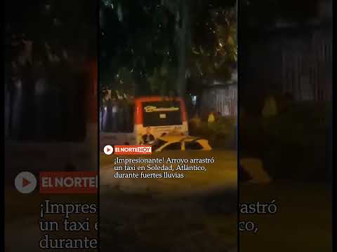 ¡Impresionante! Arroyo arrastró un taxi en Soledad, Atlántico, durante fuertes lluvias