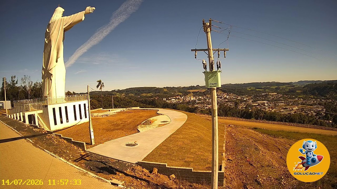 Live webcam view of Cristo Acolhedor Hilltop Monument