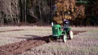 preview picture of video 'Small Vintage Tractor Ploughing Kingskettle Fife Scotland'