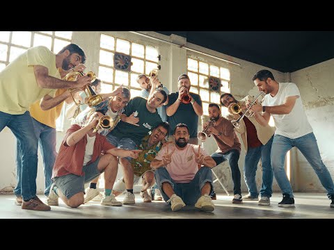 DOCTOR PRATS x LA FÚMIGA - EXTRAORDINÀRIAMENT NORMAL (Vídeo oficial)