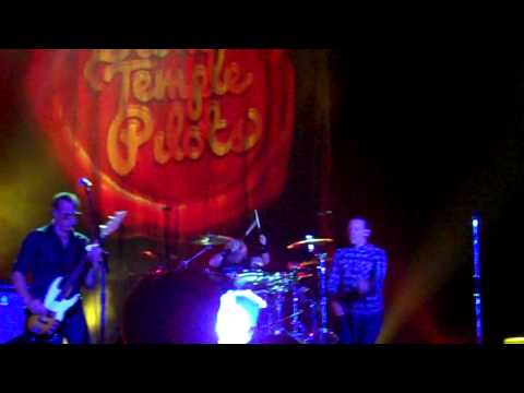Stone Temple Pilots w/ Chester Bennington 09/04/13 Bethlehem, PA - "Hollywood Bitch"