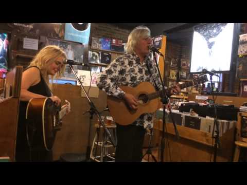 Robyn Hitchcock with Emma Swift - The Ghost in You (Live at Grimey's)