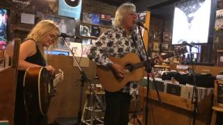 Robyn Hitchcock with Emma Swift - The Ghost in You (Live at Grimey&#39;s)