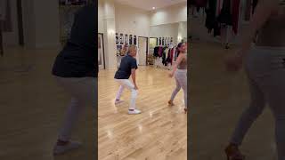 Download lagu Oleg Astakhov learning how to twerk #olegastakhov mp3