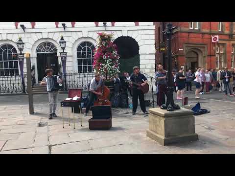 Hyde Family Jam - Come on feel the noise