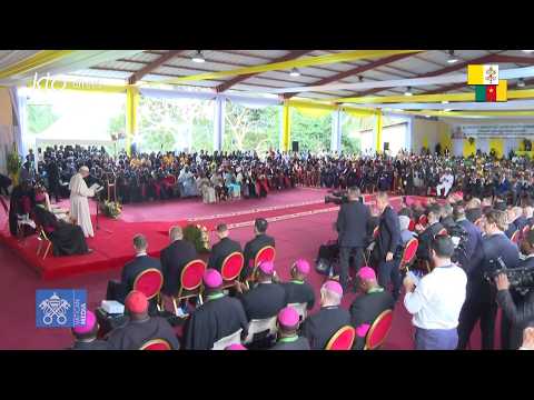 Rencontre avec le monde universitaire à l’Université catholique d’Afrique centrale #PapeauCameroun