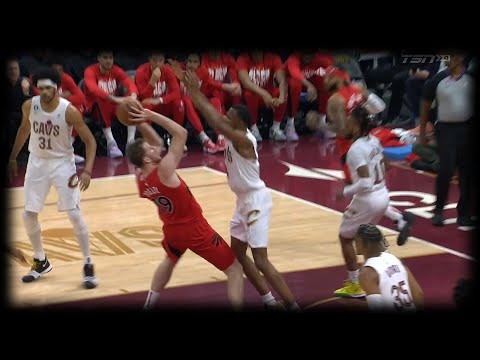 Jakob Poeltl fakes out Mobley - Raptors vs Cavs | Feb 26, 2023