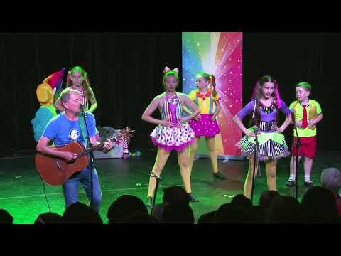 Juicy Juicy Green Grass (Live 2019) - Peter Combe