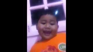 preview picture of video 'ฮาๆๆเด็กประหลาดร้องเพลงชาติไทย'