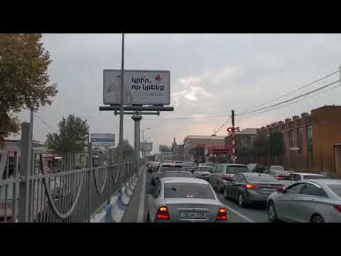 Էջմիածին-Երևան ճանապարհին խցանում է. Ոստիկանները հատ-հատ ստուգում են բոլոր մեքենաների բեռնախցիկները