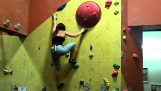 preview picture of video 'Harrogate Climbing Centre Winter Bouldering'