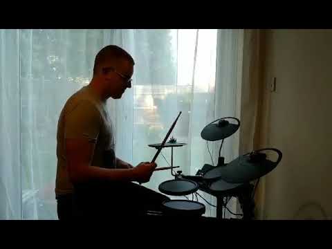 Gabor playing along to 'Psycho' by Muse