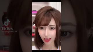 口から出してる！糸引いてる