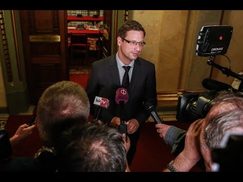 Gulyás Gergely kedden este újságíróknak.