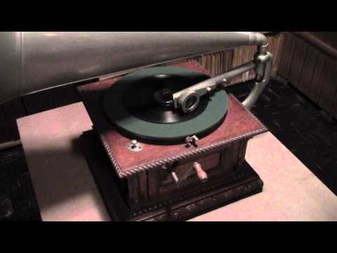 French Gramophone with rigid arm - Darkies' Dream