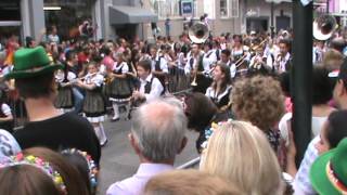 preview picture of video '29ª Oktoberfest - Desfile Rua XV - VI.'