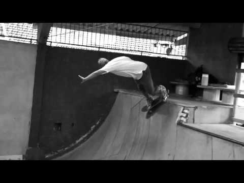 ISO3200 Preto e Branco Mar Vermelho na chuva com Fugazi