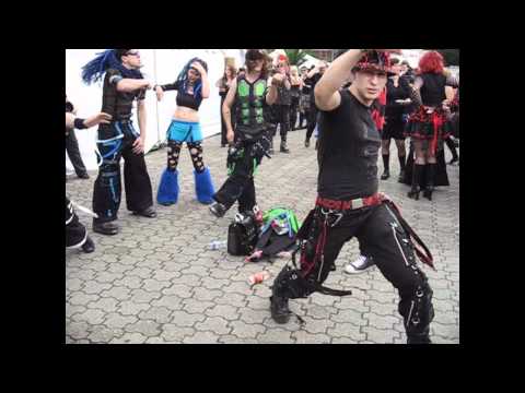 ~{;F:D:O:X;}~ und freunde aufm Amphi