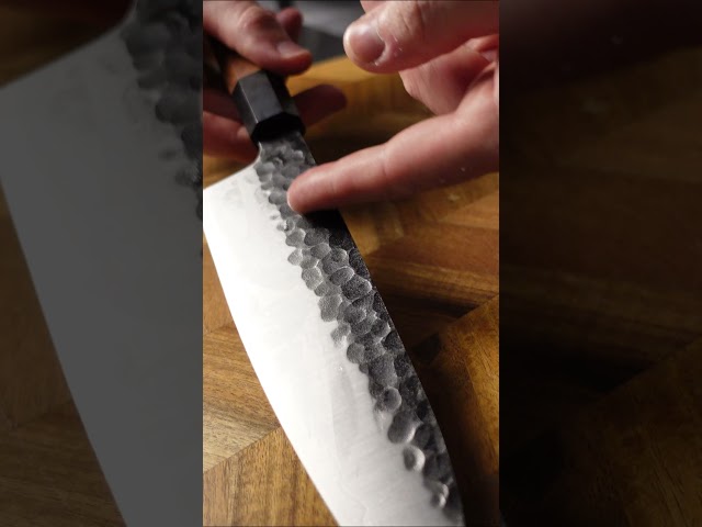 Vídeo relacionado con MITSUMOTO SAKARI 15 cm Cuchillo Profesional para Verduras, Cuchillos Nakiri
