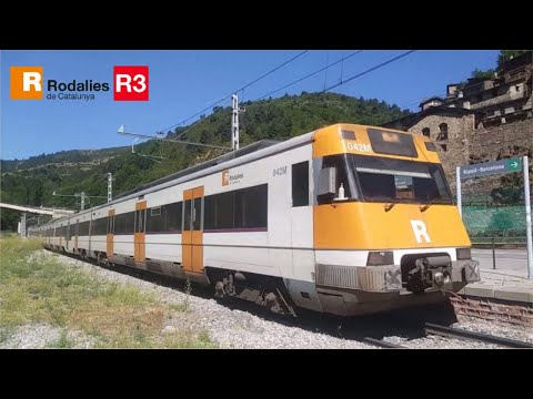 Rodalies R3 La Tor de Querol-L'Hospitalet al seu pas per l'estació de Toses, amb 447 doble