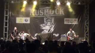 BLINGSATAN - Pantang Menyerah Live @NUshock_ID stage @Jakcloth 2013 Senayan Jakarta