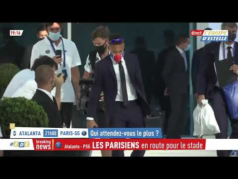 Neymar saindo do Hotel Com a juliet e caixa de som