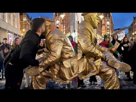 Sicherung der spanischen Touristen hatten eine tolle Zeit in London. #lebendeStatue #unsichtbarerSit