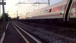 preview picture of video 'ES* 9784 Roma - Genova in transito alla stazione di Orbetello - M.A.. HD!!!'