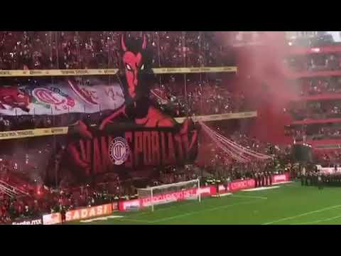 "Espectacular el tifo de la afición del Toluca. Final Toluca vs Santos." Barra: La Perra Brava &bull; Club: Toluca