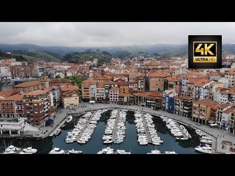 Bermeo (Euskadi) a vista de drone 4K (¡las gaviotas persiguen el drone!)