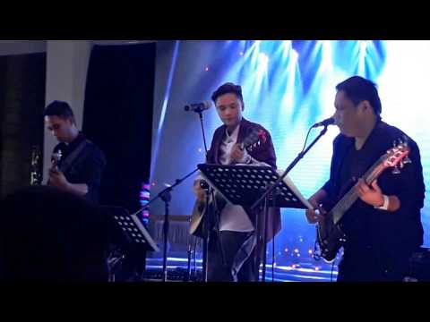 Versace On The Floor - Kaye Cal
