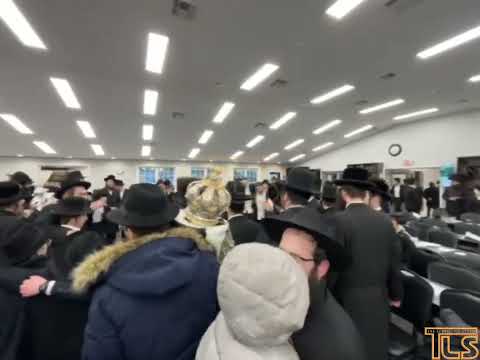 Hachnosas Sefer Torah in Lakewood in memory of Hayalda Leah Gross A”H