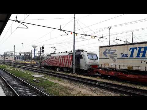 IL SALUTO DELLA EU43 R.T.C CON SEMIRIMORCHI TRANSITA IN STAZIONE A VERONA P.N. 17 - 3 - 2018