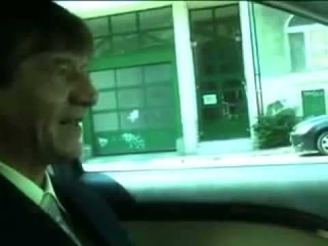 Mucsi Zoltán Autót vezet