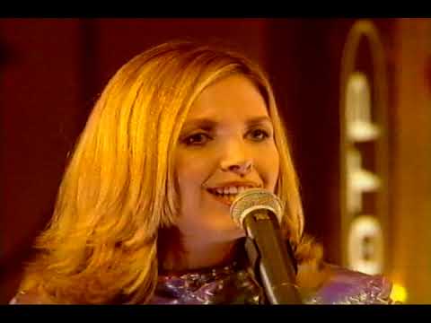 Saint Etienne - 'He's on the Phone' - TOTP - 1995