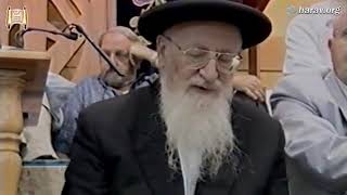 ליל תשעה באב במחיצתו של מרן הראשל"צ הרב מרדכי אליהו - תשס"ד (הרב מרדכי אליהו זצ"ל) - התמונה מוצגת ישירות מתוך אתר האינטרנט יוטיוב. זכויות היוצרים בתמונה שייכות ליוצרה. קישור קרדיט למקור התוכן נמצא בתוך דף הסרטון