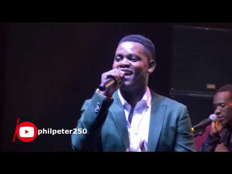 Performance ya Bruce Melodie muri Concert yarafatanyije na Knowless #HolidayCheer