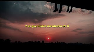 Atlas - Holding Your Hand (Español) (Lyrics)